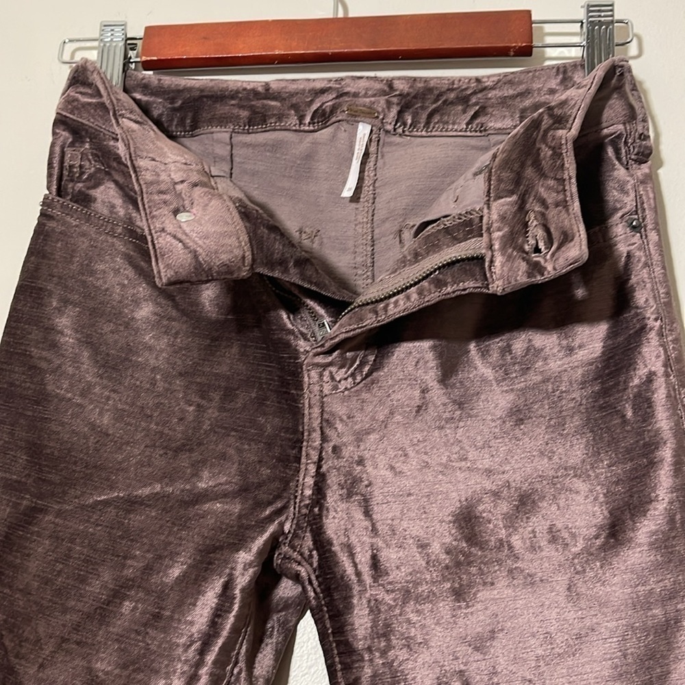 Free People Luxe Velvet High Rise Cropped Flare Pants in Taupe / Mauve sz. 25 - Picture 11 of 13